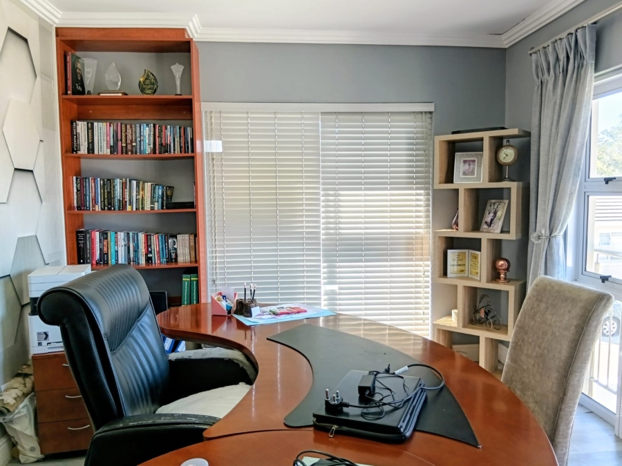 5 Bedroom Property for Sale in Beacon Bay Eastern Cape